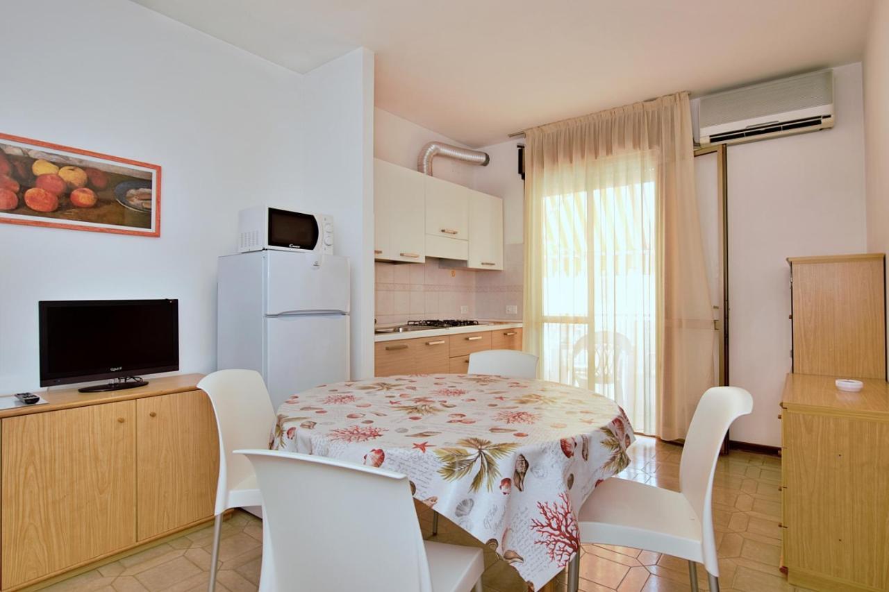 Residenza Canova Lignano Sabbiadoro Exterior foto