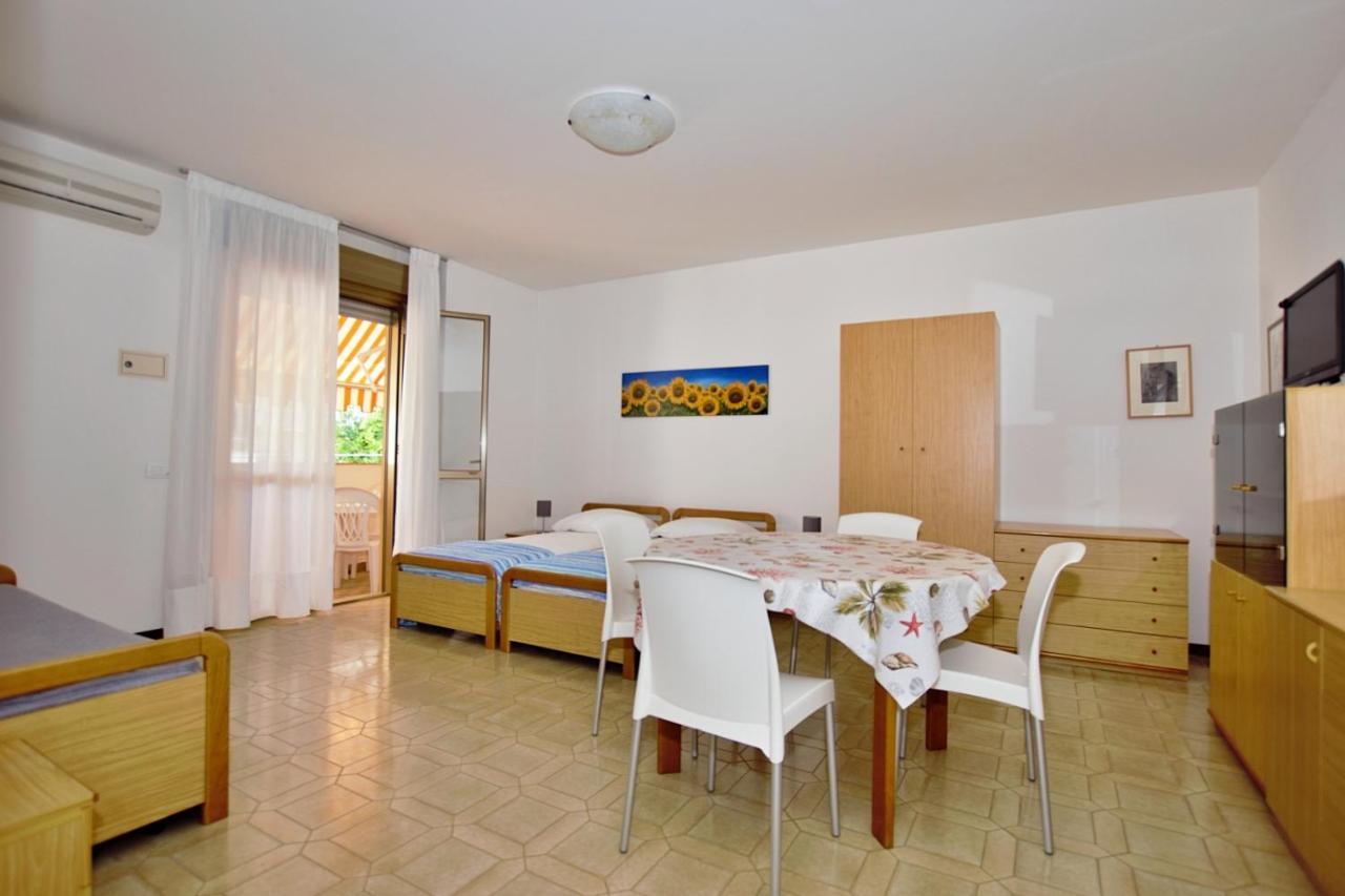 Residenza Canova Lignano Sabbiadoro Exterior foto