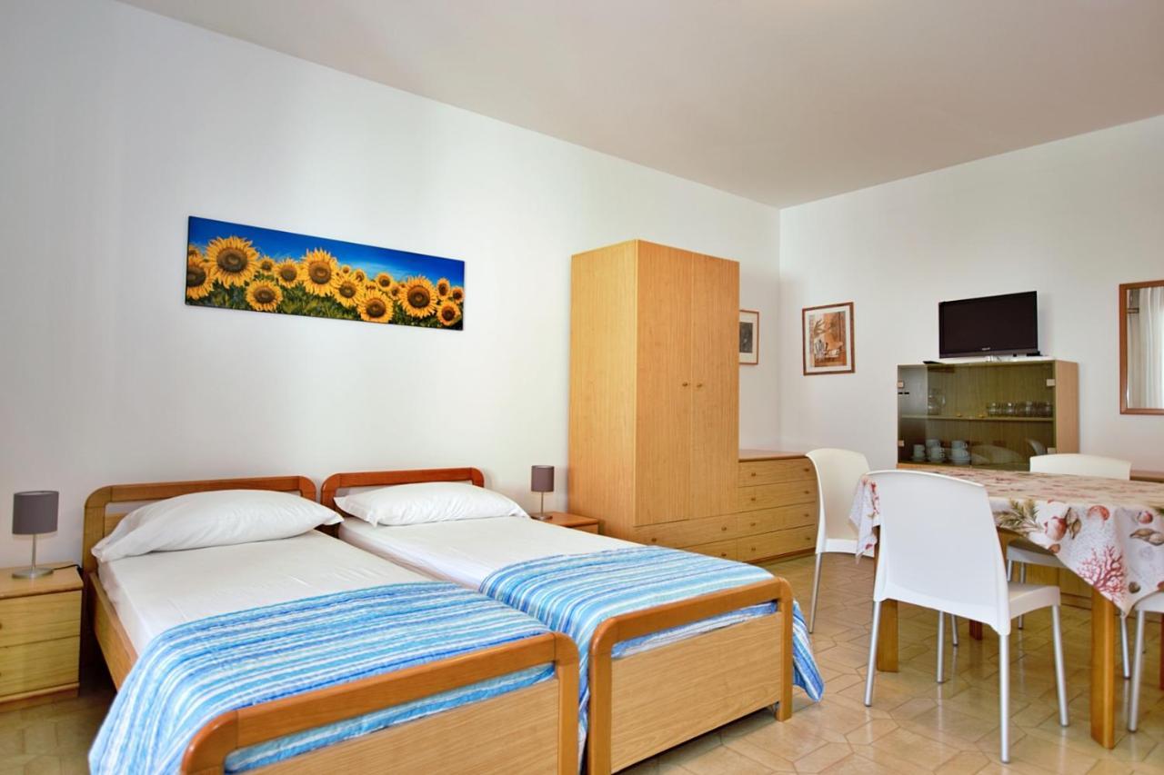 Residenza Canova Lignano Sabbiadoro Exterior foto